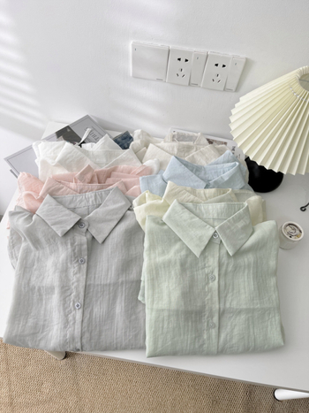 Cămașă din chiffon cu bretea pe spate și despicare, guler lapel, manșete lungi, nasturi cu clapetă, 95% fibră regenerată de celuloză