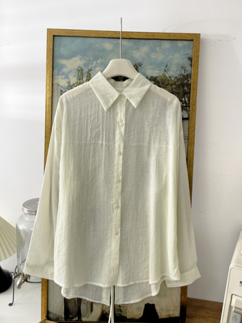 Cămașă din chiffon cu bretea pe spate și despicare, guler lapel, manșete lungi, nasturi cu clapetă, 95% fibră regenerată de celuloză