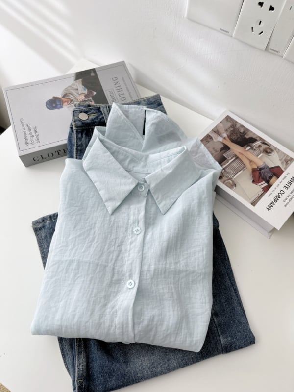 Cămașă din chiffon cu bretea pe spate și despicare, guler lapel, manșete lungi, nasturi cu clapetă, 95% fibră regenerată de celuloză