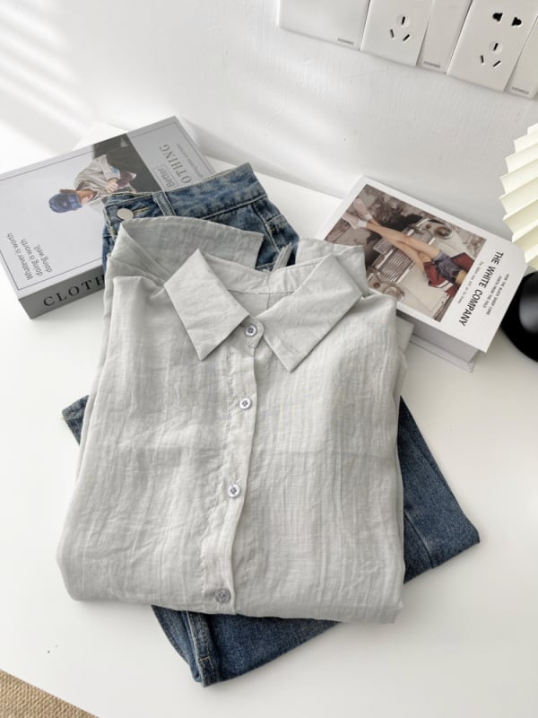 Cămașă din chiffon cu bretea pe spate și despicare, guler lapel, manșete lungi, nasturi cu clapetă, 95% fibră regenerată de celuloză