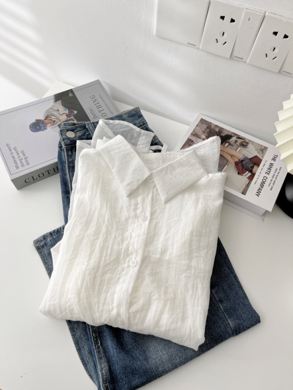 Cămașă din chiffon cu bretea pe spate și despicare, guler lapel, manșete lungi, nasturi cu clapetă, 95% fibră regenerată de celuloză