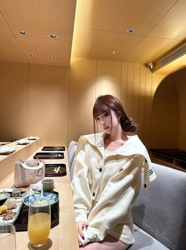 Jachetă scurtă cu imprimeu, croială lejeră, guler rever, amestec cașmir-lână 90-95%