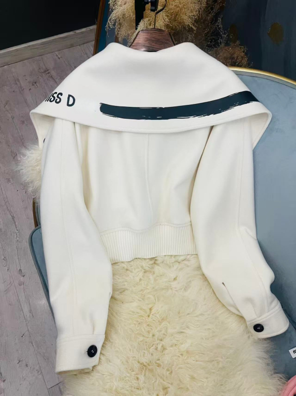 Jachetă scurtă cu imprimeu, croială lejeră, guler rever, amestec cașmir-lână 90-95%