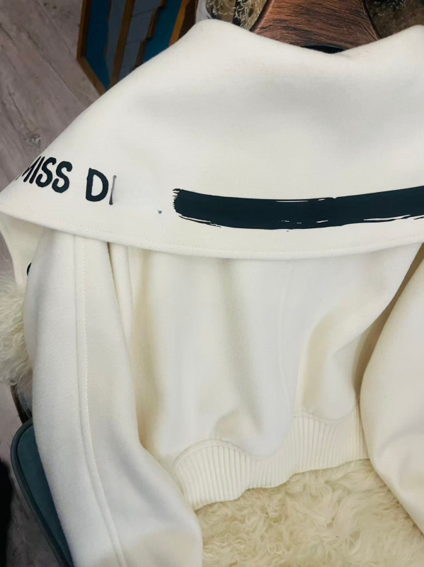 Jachetă scurtă cu imprimeu, croială lejeră, guler rever, amestec cașmir-lână 90-95%