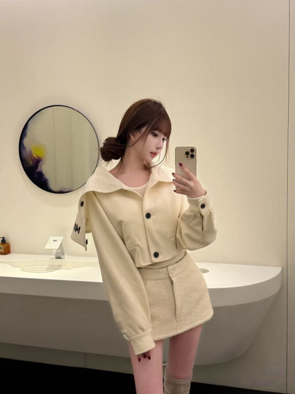 Jachetă scurtă cu imprimeu, croială lejeră, guler rever, amestec cașmir-lână 90-95%