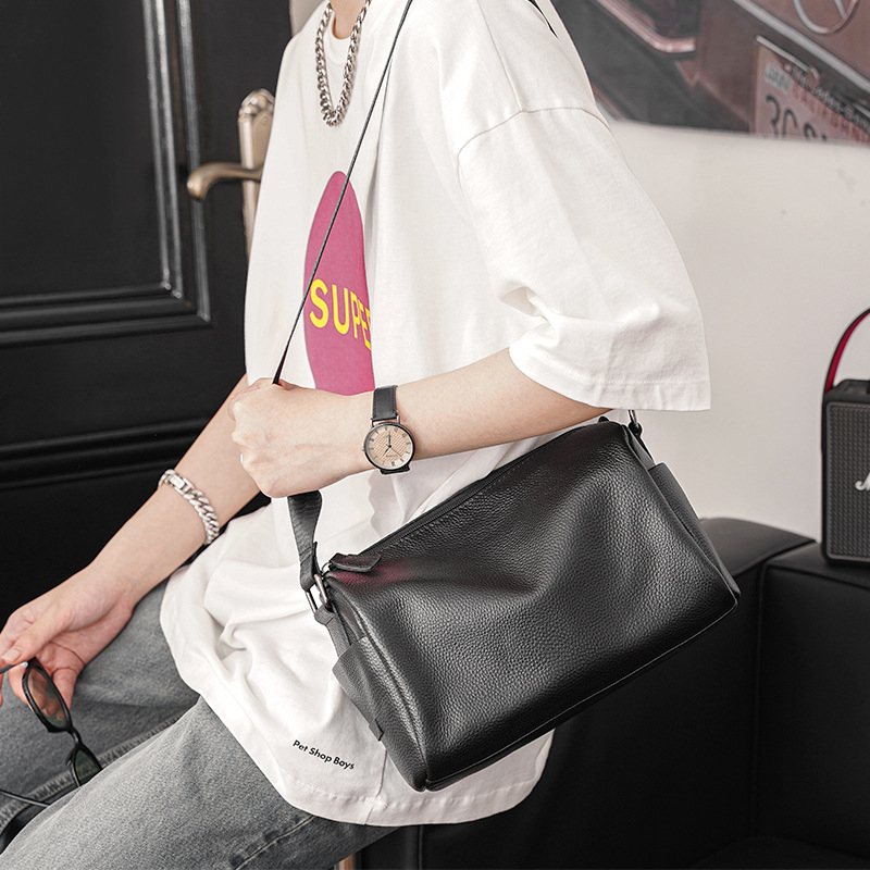 Geantă de umăr pentru bărbați din piele naturală de vițel cu inserții PVC, căptușeală din poliester, marca Etonweag, stil street fashion, potrivită pentru călătorii de afaceri