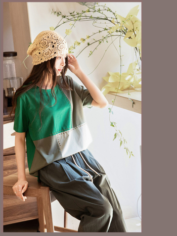 Pamuk T-shirt s geometrijskim kolažnim uzorkom, zaobljeni izrez, kratki rukavi, slobodan kroj, 95%+ pamuk, casual stil inspiriran japansko-korejskim trendom