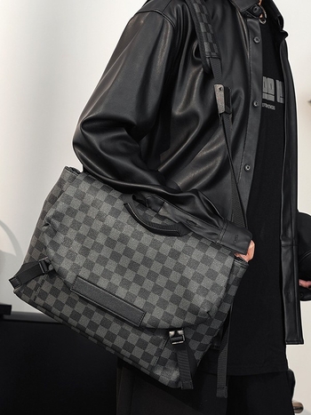 Geantă de umăr pentru bărbați – material PU, model în carouri, stil street, impermeabilă, primăvara 2025