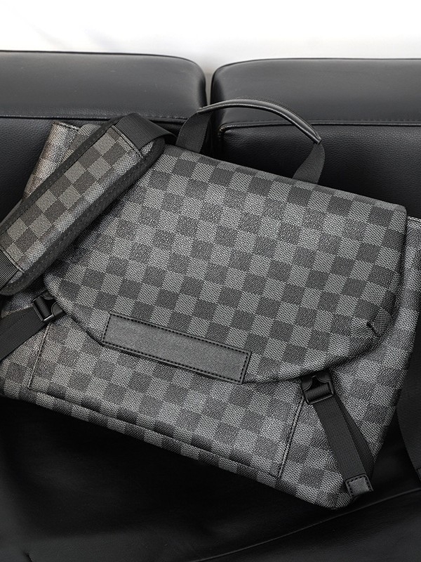 Geantă de umăr pentru bărbați – material PU, model în carouri, stil street, impermeabilă, primăvara 2025