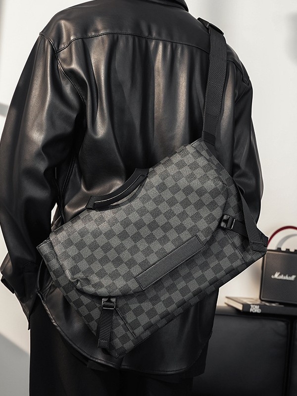 Geantă de umăr pentru bărbați – material PU, model în carouri, stil street, impermeabilă, primăvara 2025