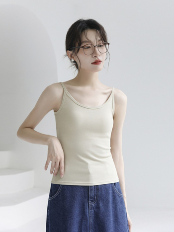 Дълъг потник с вградени подплънки за бюста, без метална рамка, тънки презрамки, тясна кройка