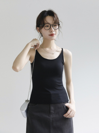 Дълъг потник с вградени подплънки за бюста, без метална рамка, тънки презрамки, тясна кройка