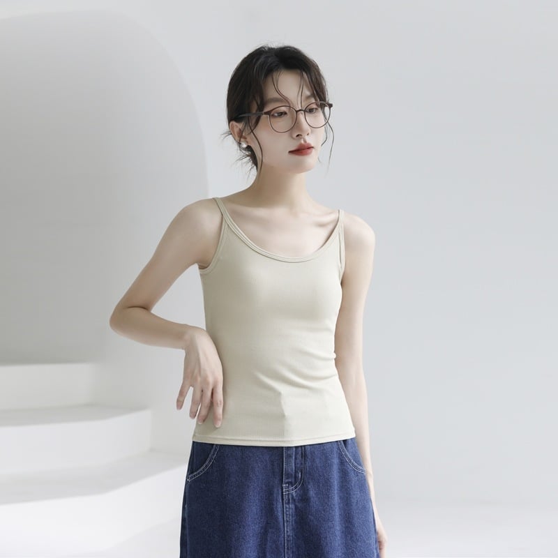 Дълъг потник с вградени подплънки за бюста, без метална рамка, тънки презрамки, тясна кройка