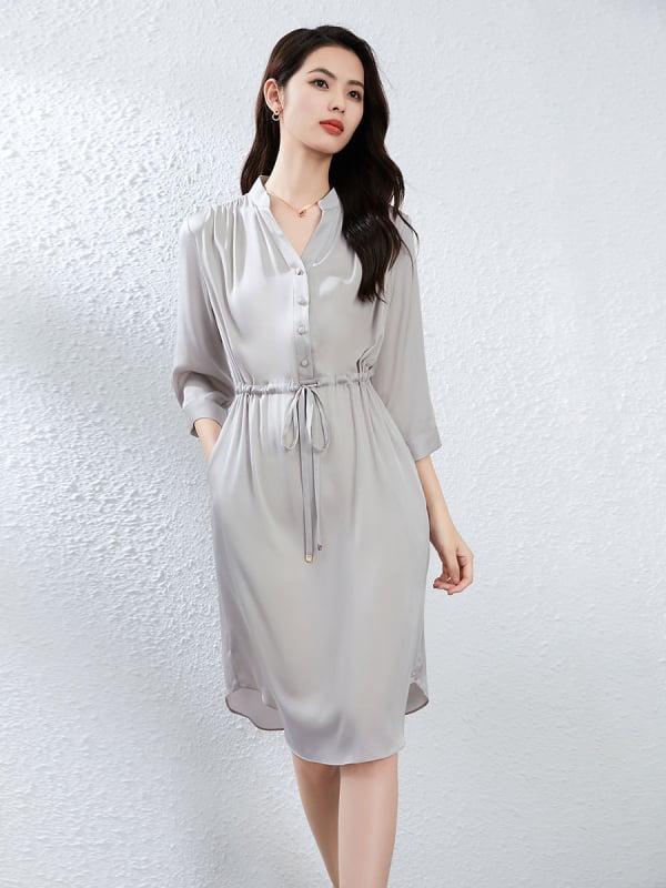 Haljina od Mulberry svile, A-linija, V-izrez, smock detalj, srednja duljina