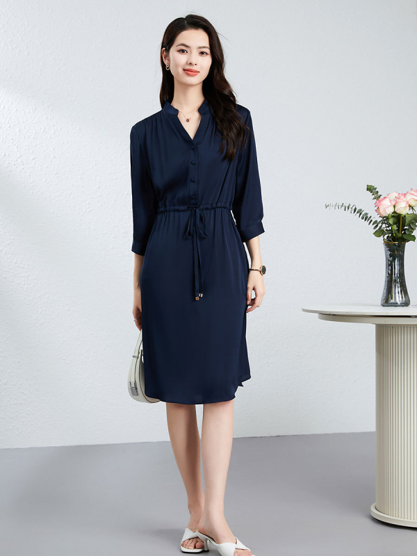Haljina od Mulberry svile, A-linija, V-izrez, smock detalj, srednja duljina