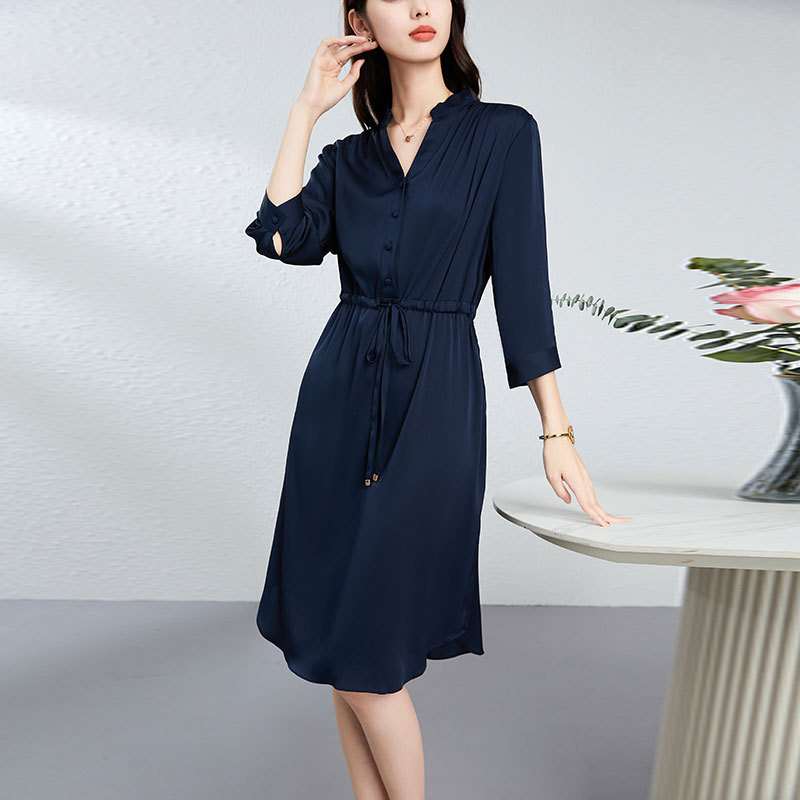 Haljina od Mulberry svile, A-linija, V-izrez, smock detalj, srednja duljina