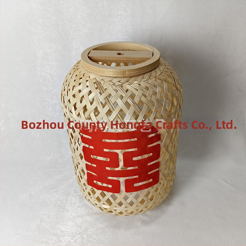 Lampáš z bambusu s vyrezávaným vzorom z ratanu, moderný minimalistický štýl, dekor pre hotely/restaurácie