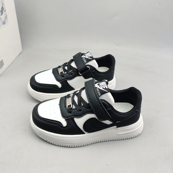 Gyerekeknek vékony talpú tornacipő, felső része szintetikus bőrből, Velcro-zár, EVA talp, alacsony szárú