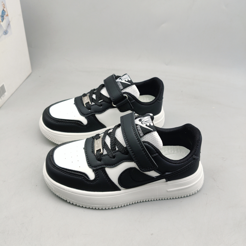 Gyerekeknek vékony talpú tornacipő, felső része szintetikus bőrből, Velcro-zár, EVA talp, alacsony szárú