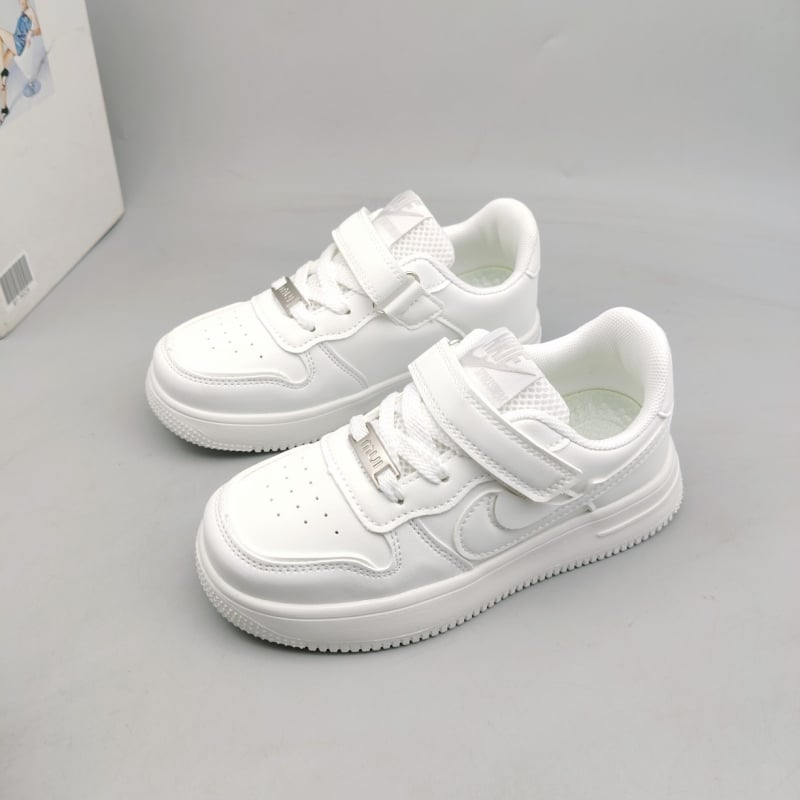 Gyerekeknek vékony talpú tornacipő, felső része szintetikus bőrből, Velcro-zár, EVA talp, alacsony szárú