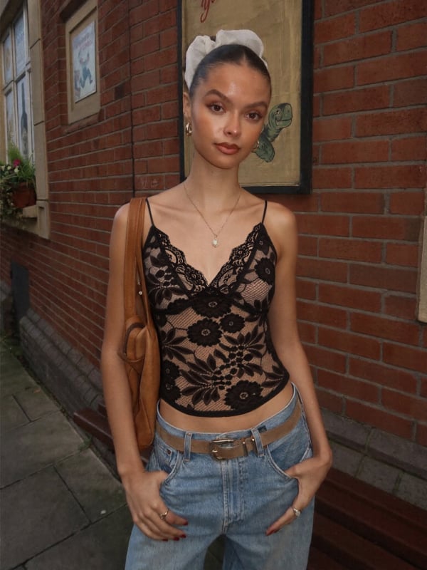 Дамско бюстие с дантела и флорална шарка, тънки презрамки, дълбоко V, Slim fit, европейски стил