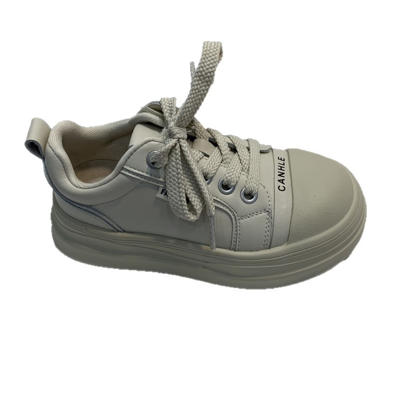 Unisex casual tenisice s niskim krojem i debelim potplatom; gornji dio: mikrovlaknena koža; đon: guma; zatvaranje: Velcro; ulošak: umjetna koža