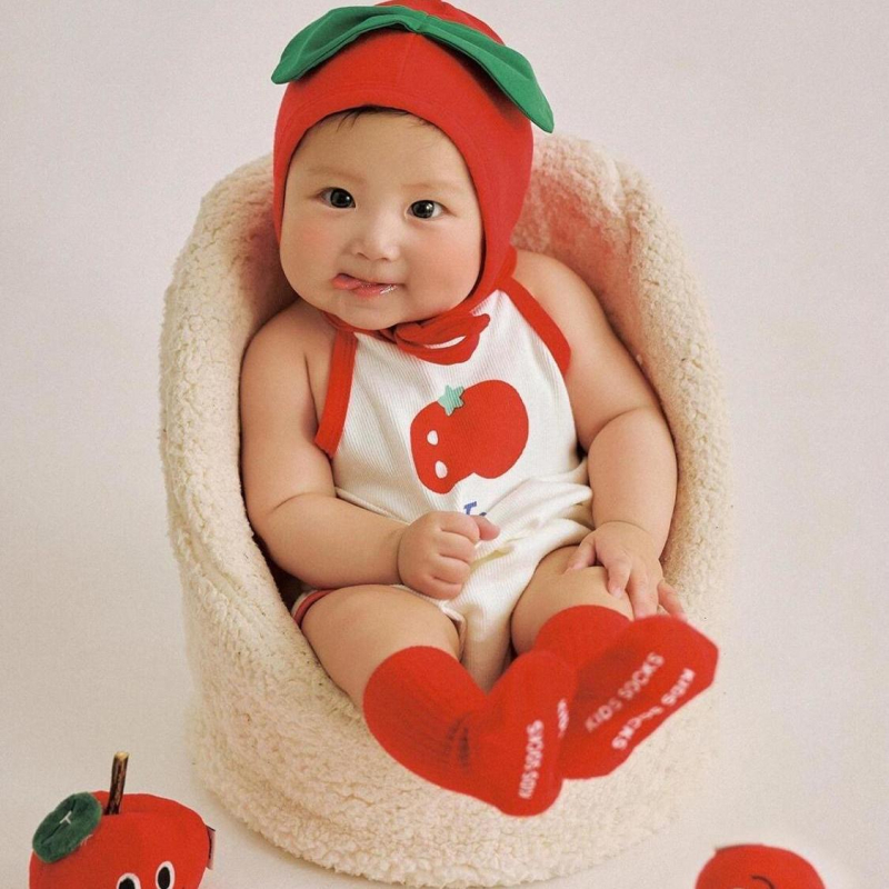 Tomato rajzfilm-stílusú gyermekfotózási öltözet – ujjatlan, levehető kapucnival, 99% pamut fő anyag, több részes készlet ruhák és kiegészítők, 0–1 éveseknek, tavasz/nyár/ősz