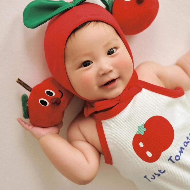 Tomato rajzfilm-stílusú gyermekfotózási öltözet – ujjatlan, levehető kapucnival, 99% pamut fő anyag, több részes készlet ruhák és kiegészítők, 0–1 éveseknek, tavasz/nyár/ősz