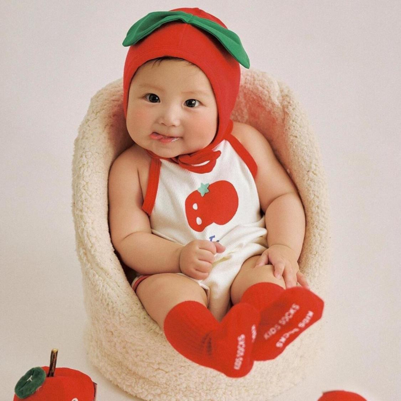 Tomato rajzfilm-stílusú gyermekfotózási öltözet – ujjatlan, levehető kapucnival, 99% pamut fő anyag, több részes készlet ruhák és kiegészítők, 0–1 éveseknek, tavasz/nyár/ősz