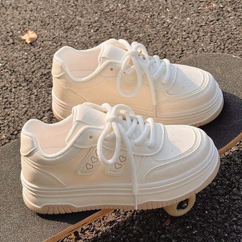 Gyerekeknek készült magas talpú, vastag talpú sportcipő szintetikus bőrből készült felsőrésszel, gumírozott talppal, elöl fűzőkkel záródik (2025 tavasz)