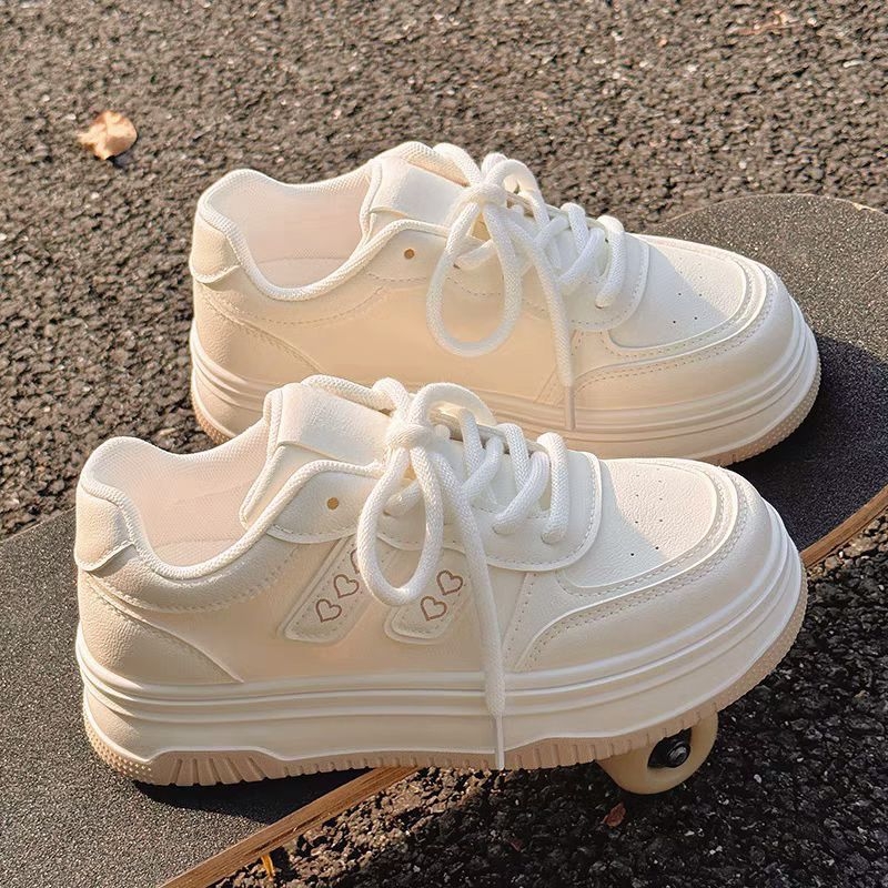 Gyerekeknek készült magas talpú, vastag talpú sportcipő szintetikus bőrből készült felsőrésszel, gumírozott talppal, elöl fűzőkkel záródik (2025 tavasz)