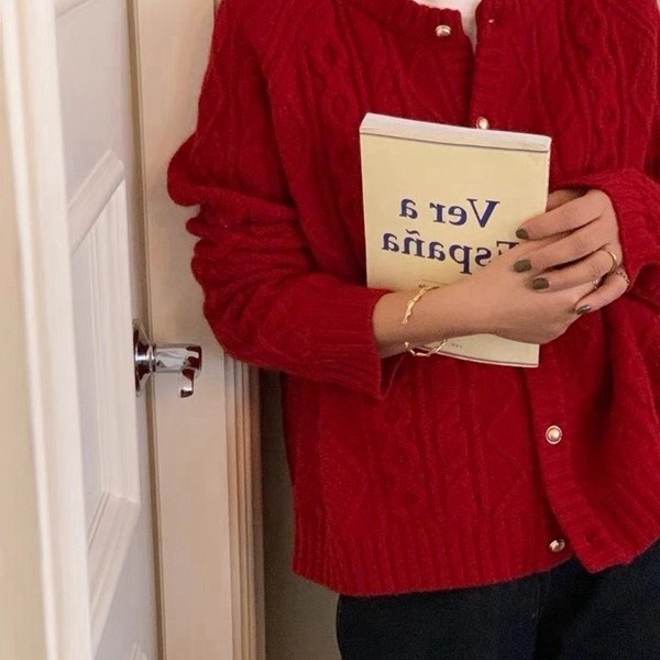 Cardigan tricotat din lână de miel, cu guler polo, mâneci lungi, croială lejeră, nasturi pe un singur rând