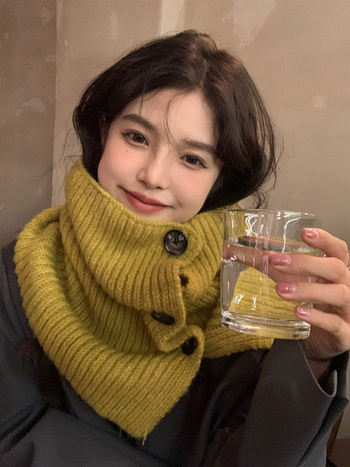 Плетен шал с висока яка, дебел и топъл, копчета за закопчаване, вълнена материя