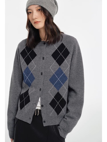 Дамски кардиган, 95% вълна+, плътно плетиво, кръгло деколте, свободна кройка, едноредово закопчаване