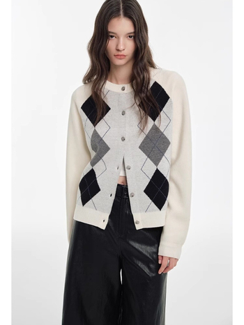 Дамски кардиган, 95% вълна+, плътно плетиво, кръгло деколте, свободна кройка, едноредово закопчаване