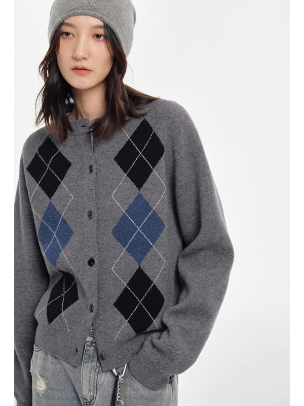 Дамски кардиган, 95% вълна+, плътно плетиво, кръгло деколте, свободна кройка, едноредово закопчаване