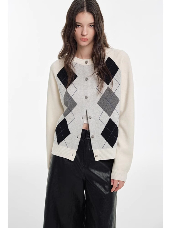 Дамски кардиган, 95% вълна+, плътно плетиво, кръгло деколте, свободна кройка, едноредово закопчаване