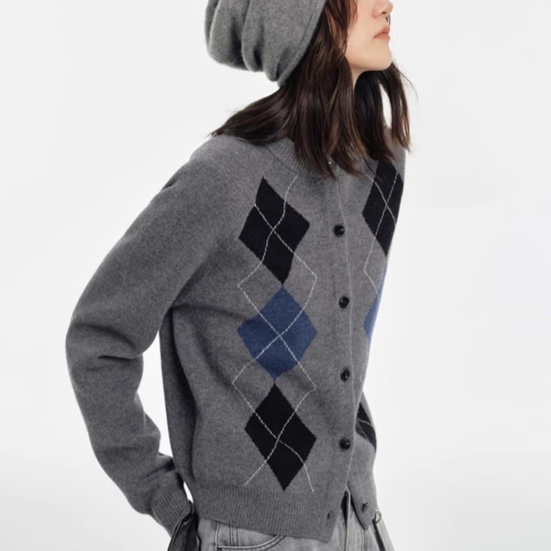 Дамски кардиган, 95% вълна+, плътно плетиво, кръгло деколте, свободна кройка, едноредово закопчаване