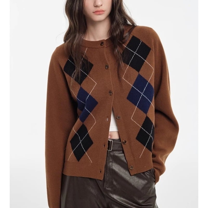 Дамски кардиган, 95% вълна+, плътно плетиво, кръгло деколте, свободна кройка, едноредово закопчаване