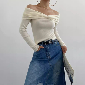 Model 7867: Pleteni top od vunene smeše, izrez na jedno rame, detalj čvora, uski kroj, francuski retro stil