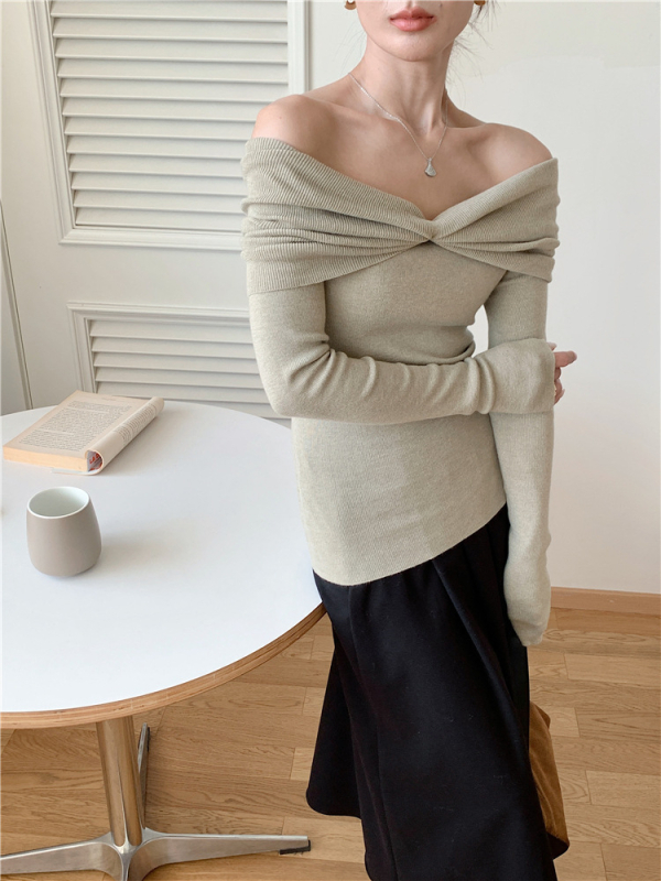 Model 7867: Pleteni top od vunene smeše, izrez na jedno rame, detalj čvora, uski kroj, francuski retro stil