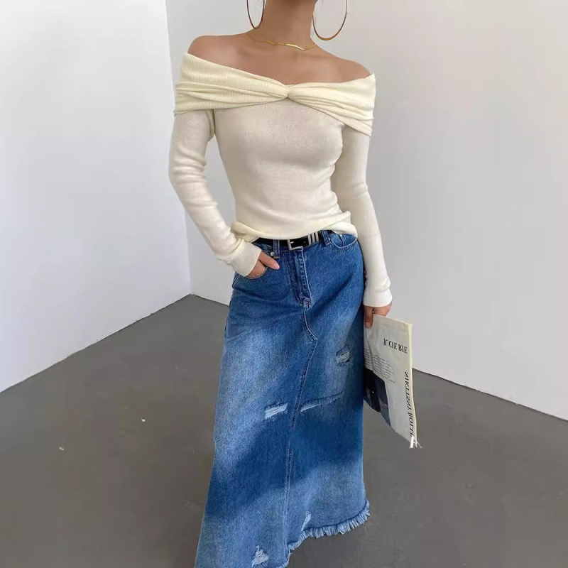 Model 7867: Pleteni top od vunene smeše, izrez na jedno rame, detalj čvora, uski kroj, francuski retro stil