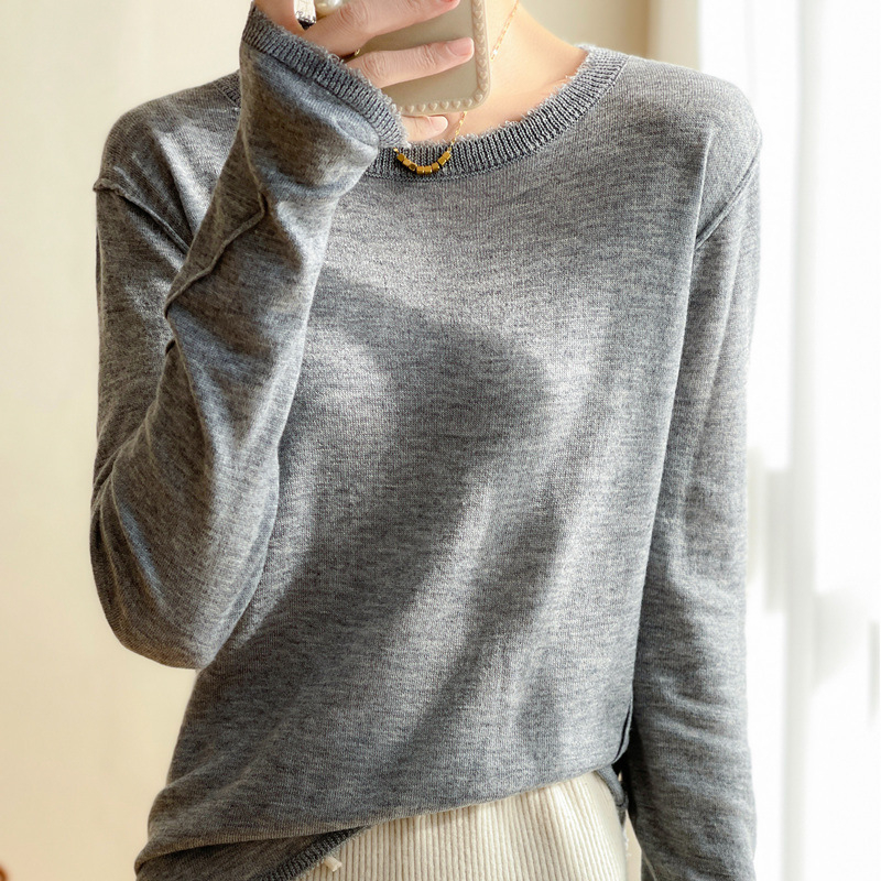 Pleteni pulover od vunene smjese s fleece rubom, okrugli izrez, dugi rukavi, udoban kroj, gradski stil