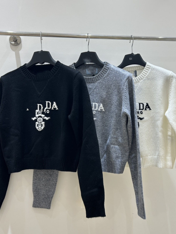 Pulover din cașmir cu guler rotund, croială lejeră, broderie jacquard