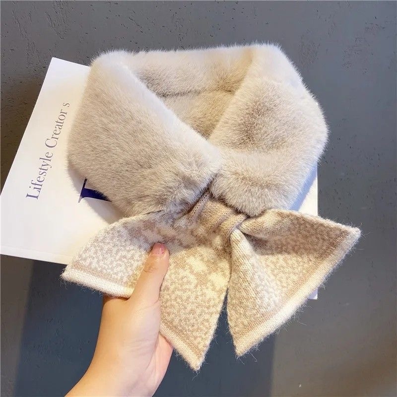 Fular tricotat din lână cu guler din blană artificială de iepure – accesoriu cald de iarnă