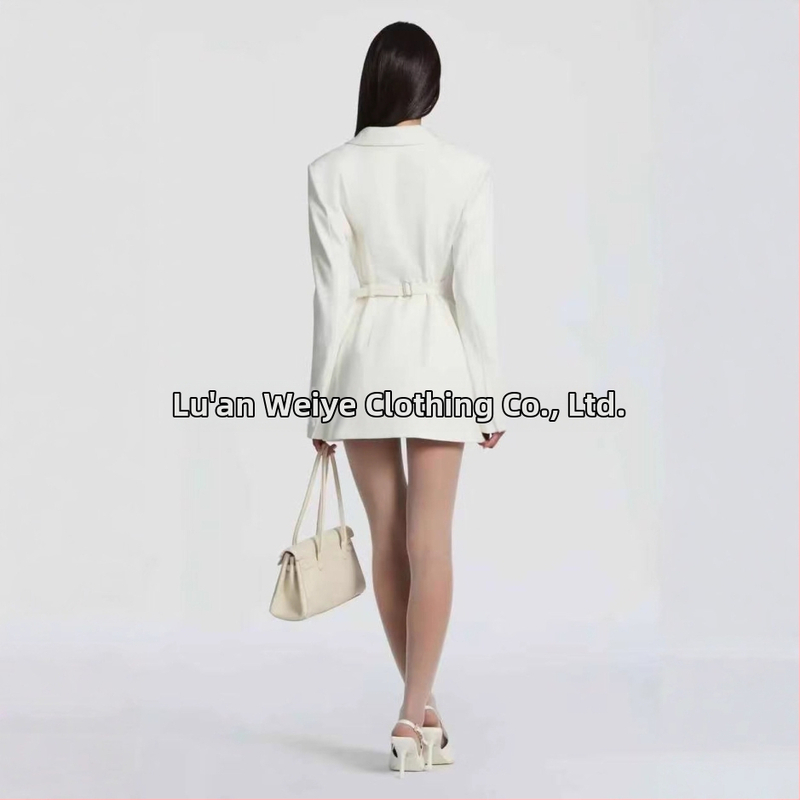 Női karcsú szabású blézer V-nyakkal, egygombos zárás, poliészter, hosszú ujjú