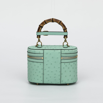 Struccbőr kozmetikai táska bambusz részlettel – ovális alak, mikroszálas bélés, női street-stílusú crossbody táska