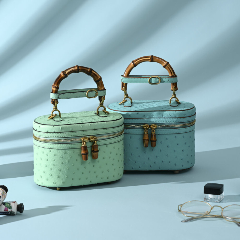 Struccbőr kozmetikai táska bambusz részlettel – ovális alak, mikroszálas bélés, női street-stílusú crossbody táska