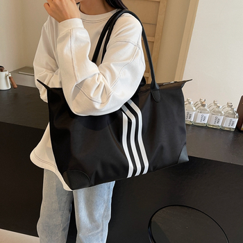Unisex torba za putovanje i trening, lagana, vodootporna; materijal: Oxford tkanina; podstava poliester; prugasti uzorak; gradski minimalistički stil
