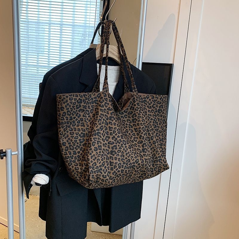 Kanvas tote torba s leopard uzorkom, velika kapaciteta, magnetsko zatvaranje i džep na zip, dvostruke naramenice, jesen 2025